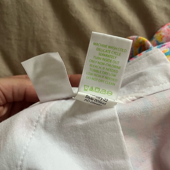 Lilly Pulitzer Buttercup knit shorts, scalloped hem, size 10 - Picture 5 of 5